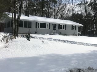 27 Fanning Ln, Smithfield, RI 02828