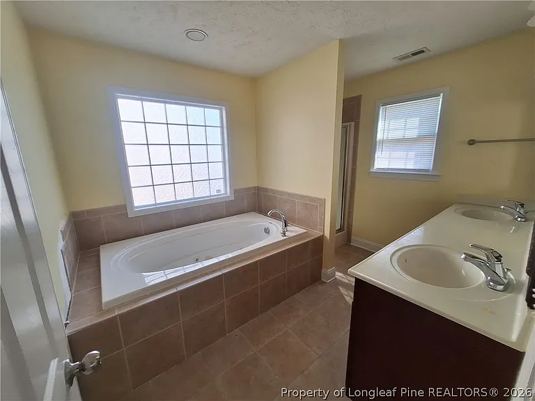 1941 Abbeydale Ln — Photo 15