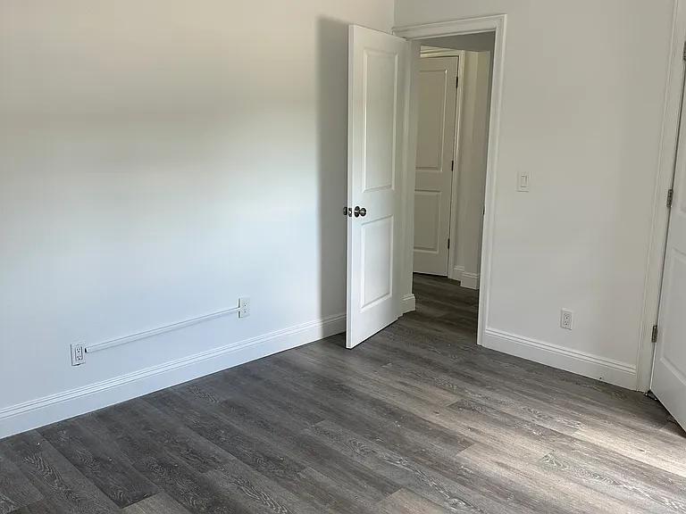 570 Fairview Ave #11 — Photo 9