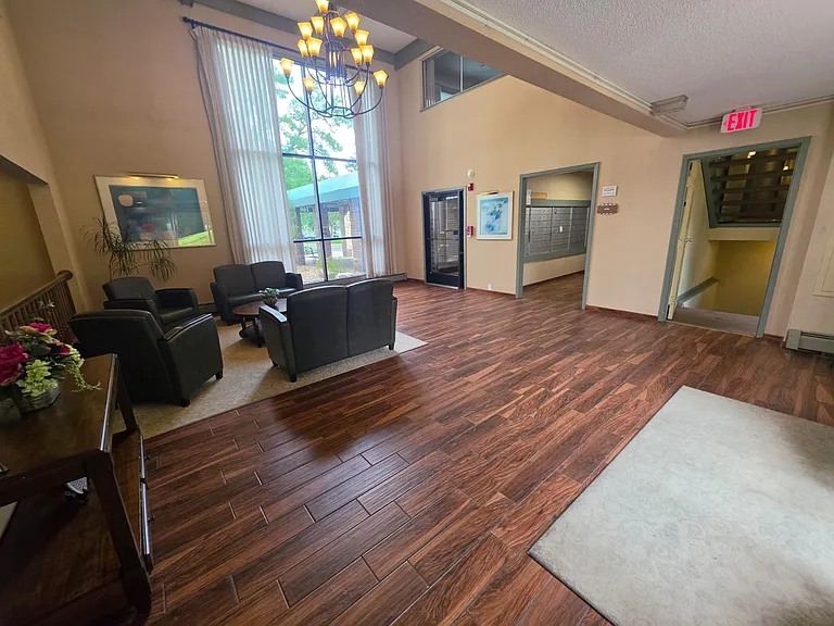 1601 N Innsbruck Dr — Photo 10