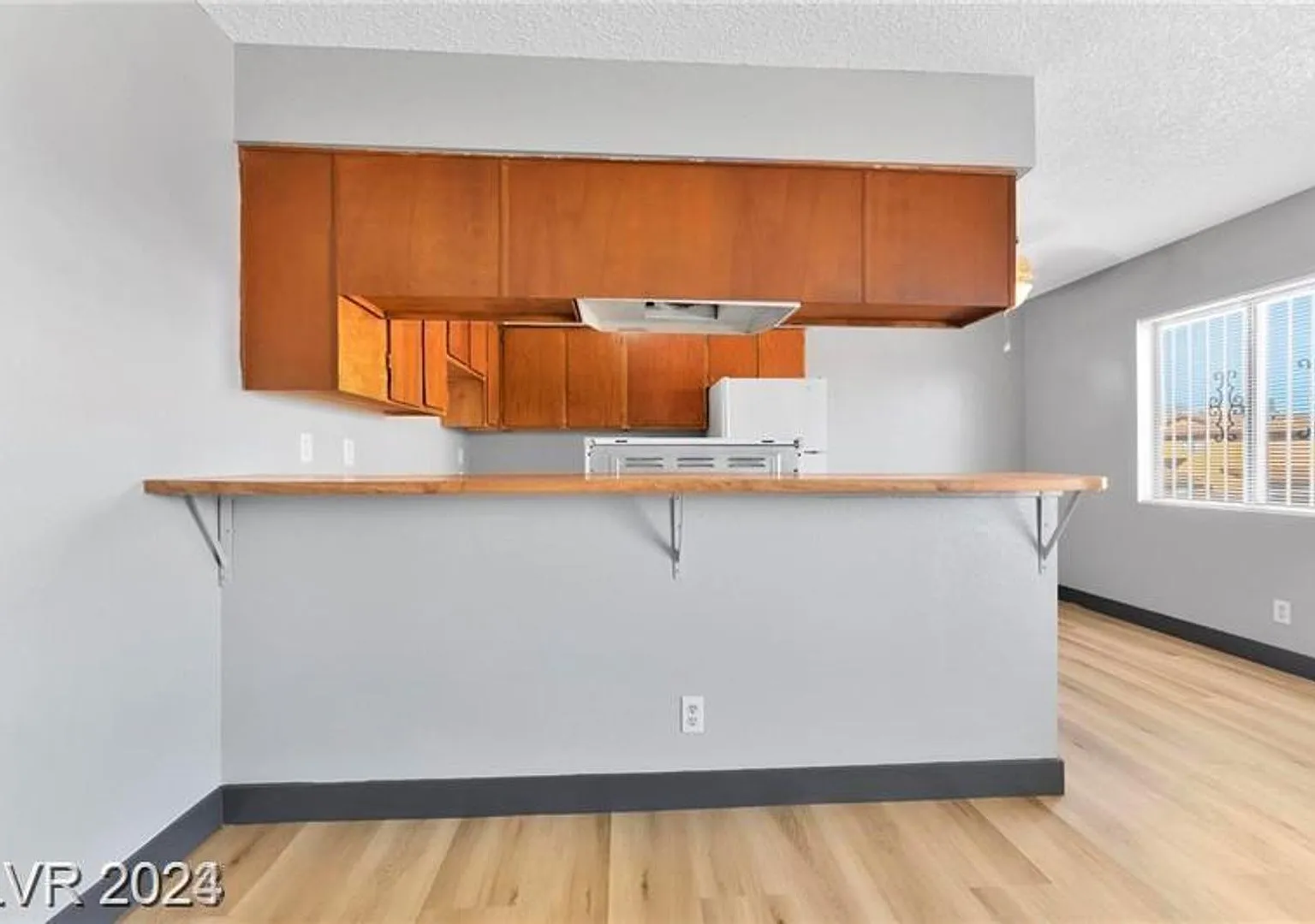 Remodeled 2-Bedroom Upstairs Unit Move-In Ready! — Photo 4