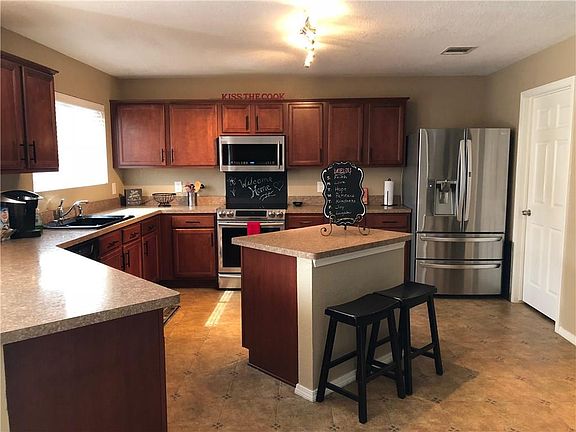 3rd image of 804 Dove Meadows Dr