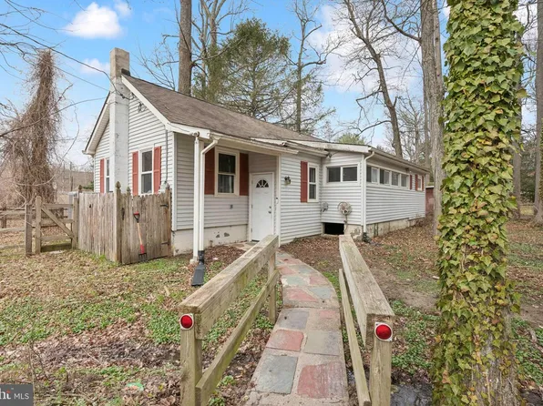 4 Creek Ln, Mount Holly, NJ 08060