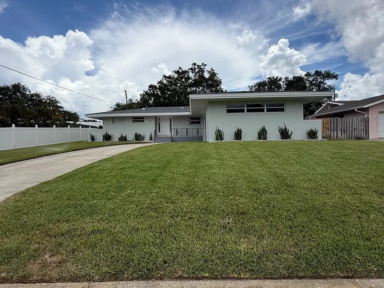 1135 Granada Ave