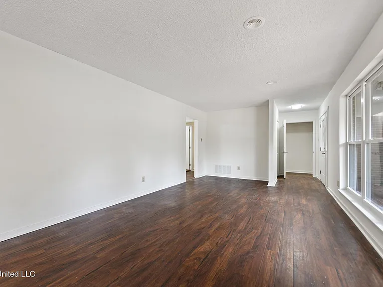 6104 Gruich Cir — Photo 6