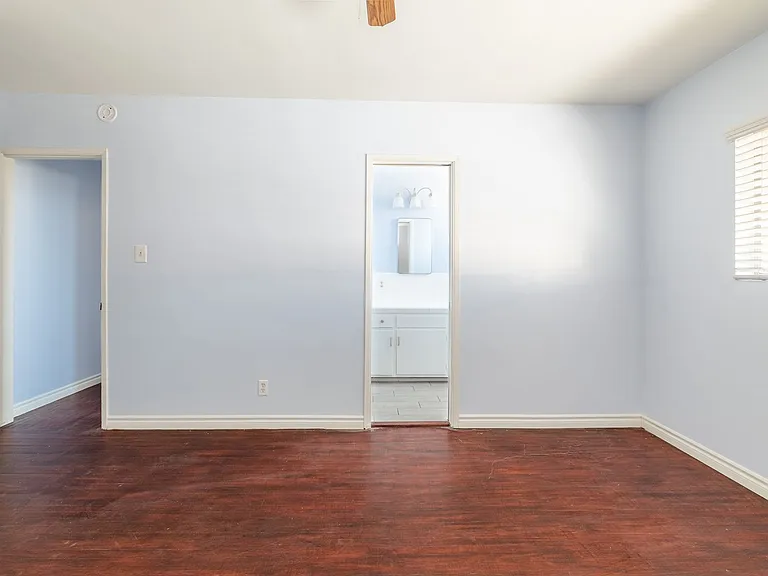 123 N Spruce St — Photo 17