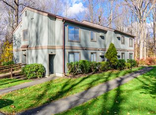 6 Tulip Tree Ln #6, Norwalk, CT 06851