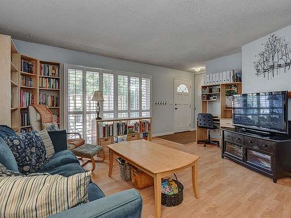 3rd image of 125 Connemara Way APT 24