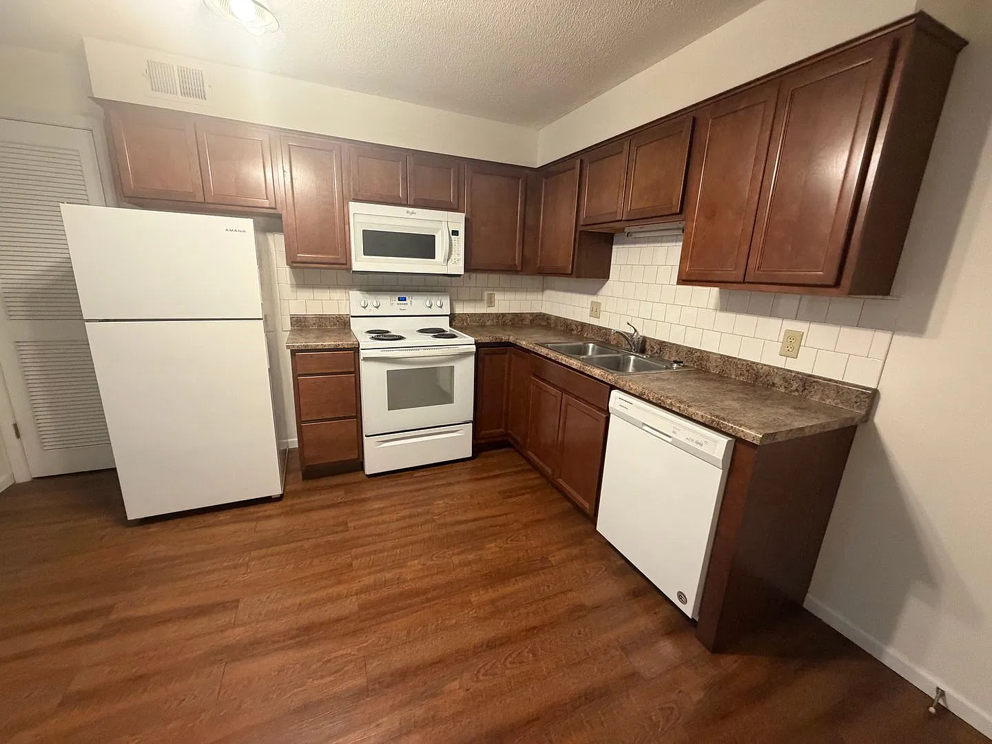 2 bedrooms, 1.0 bathroom — Photo 4