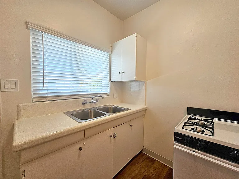 1465 Grand Ave — Photo 64