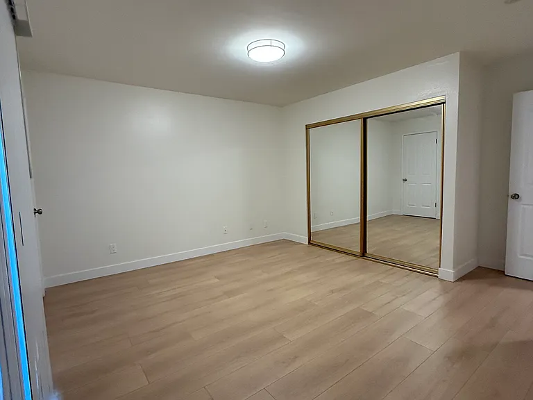 458 W Elk Ave #4 — Photo 9