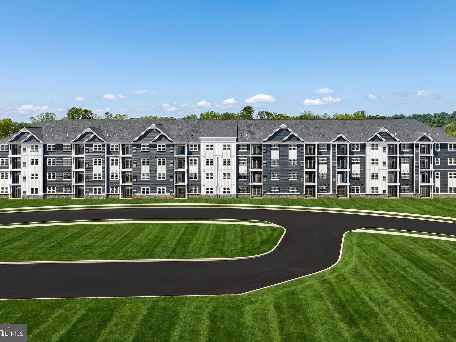 1 bed, 780 sqft, $1,425 — Photo 2