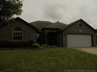 8062 Dunwood Rd, Claremore, OK 74017