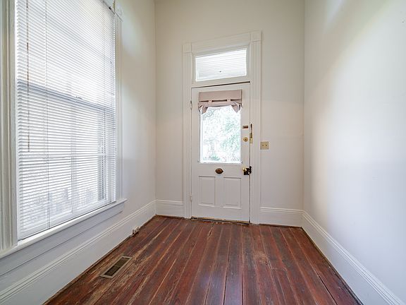 4th image of 106 7th St APT A