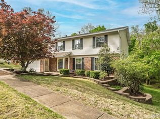 1226 Dunloe Rd, Ballwin, MO 63021