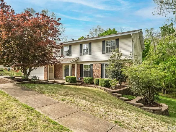1226 Dunloe Rd, Ballwin, MO 63021