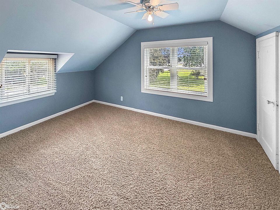 22nd image of 608 Douglas Ave