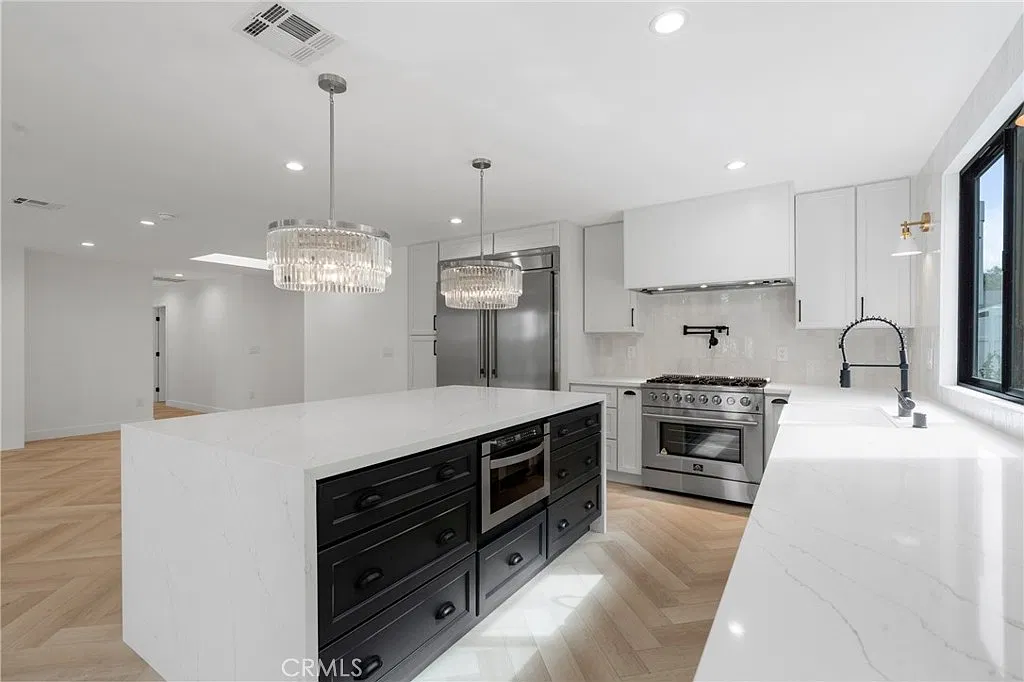 4 bed, 3.5 bath, 2300 sqft, $7,000 — Photo 4