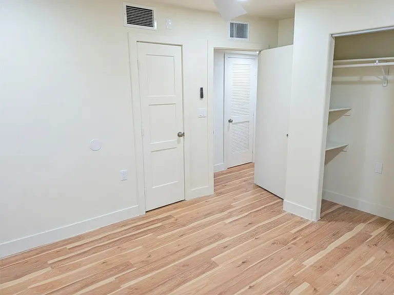 4937 S Cherry Ave — Photo 5