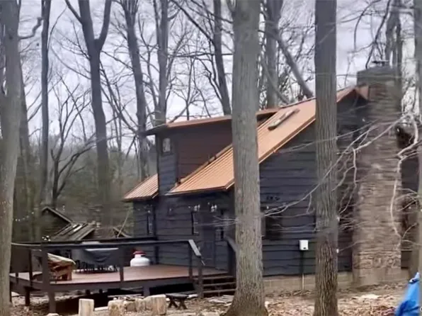 24 Split Rock Rd, Lake Harmony, PA 18624