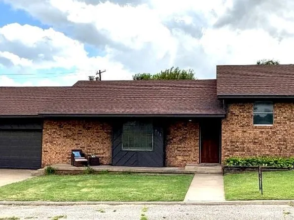 711 Villa Pl, Watonga, OK 73772