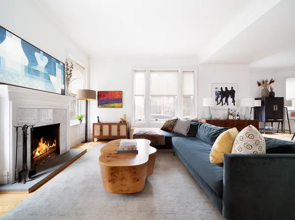 24 Remsen Street image 1 of 17