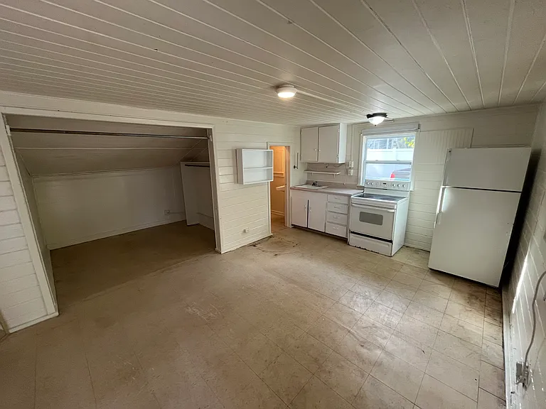 662 Avenue J NW #658-1/2 — Photo 2