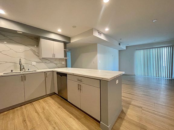 5th image of 5405 Hermitage Ave #203