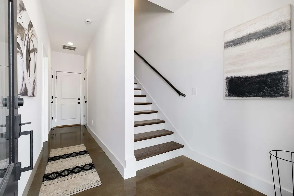 Building Photo - 1806 Lischey Ave #1