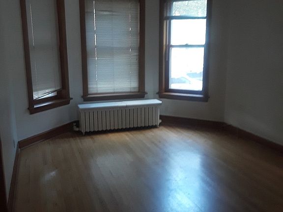 5th image of 1543 W School St