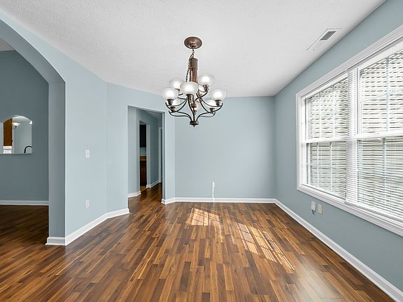 4th image of 329 Woodtrace Dr