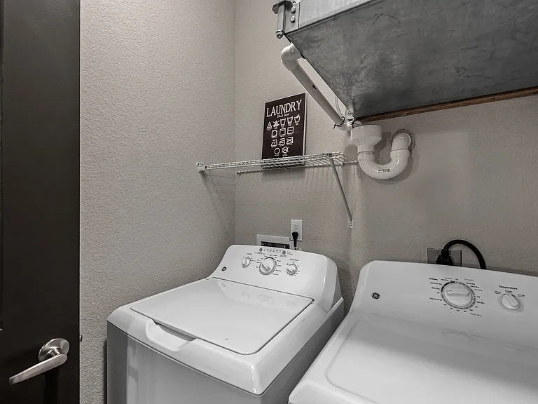 Ridge at Castle Rock Apartments — Photo 17