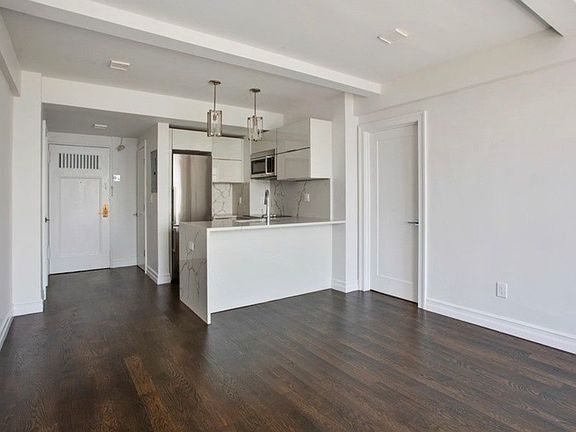 3rd image of 5 Tudor City Pl APT 632