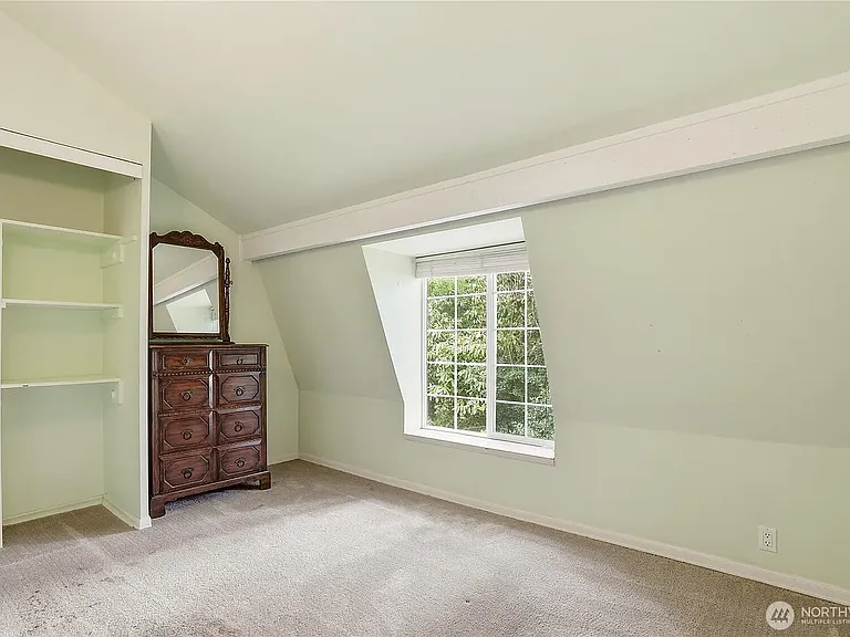 12404 NE 6th Pl — Photo 4