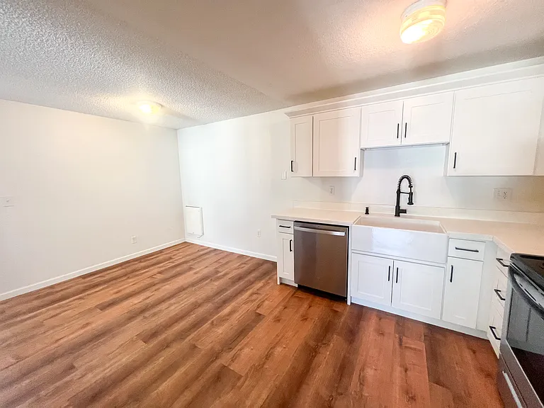 1150 Sunset Blvd NE #220 — Photo 6
