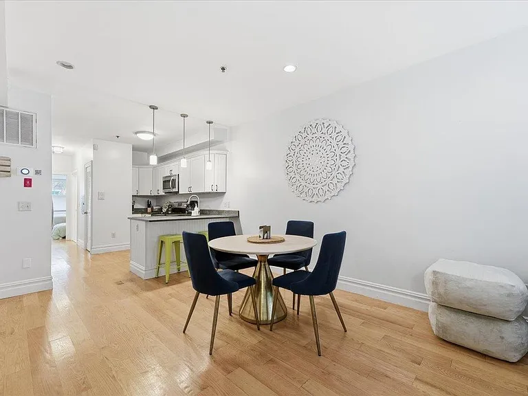 610 Madison St #1 — Photo 14