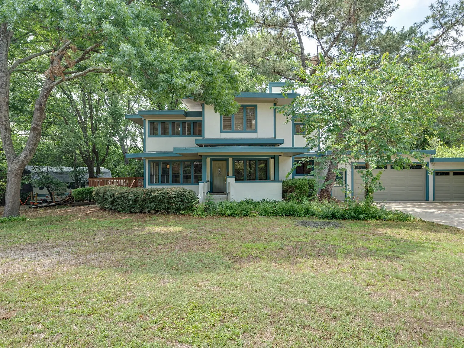 4 bed, 2.5 bath, 2300 sqft, $3,200 — Photo 1
