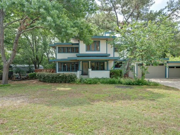 1301 Dublin St, Grapevine, TX 76051