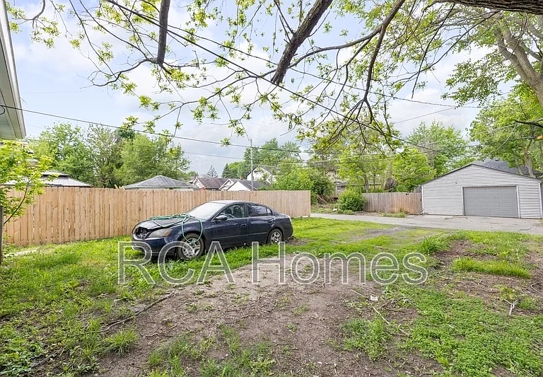 1358 N Gale St — Photo 10
