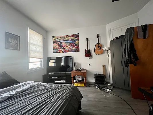 Rented by E Realty International Corp | media 6