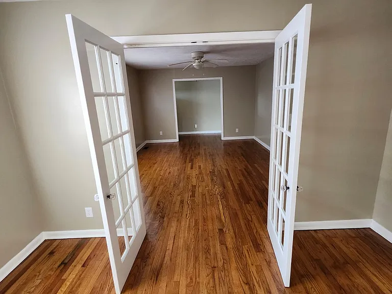 6147 Wynnwood Dr — Photo 3