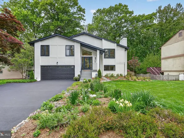 9430 Talisman Dr, Vienna, VA 22182
