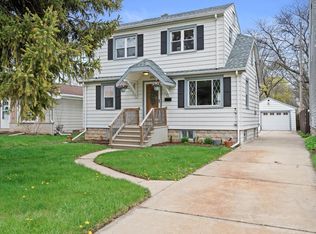 4638 N River Park Blvd, Glendale, WI 53209
