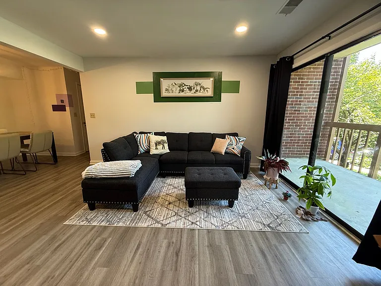 2105 Turtle Creek Dr #8 — Photo 4