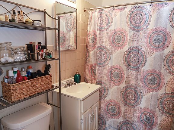 5th image of 4628 N Wolcott Ave #3B