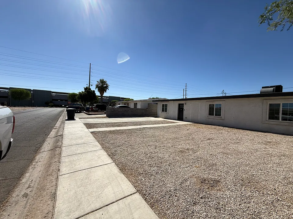 1050 W Rosewood Dr