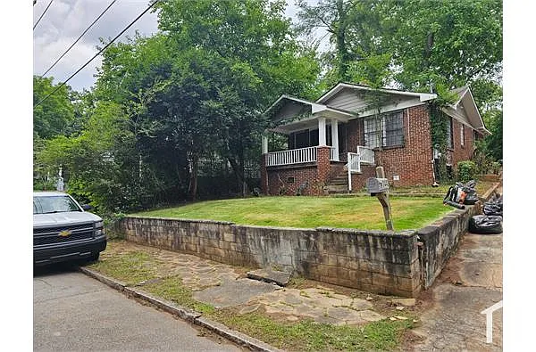 1440 Belmont Ave SW photo 1