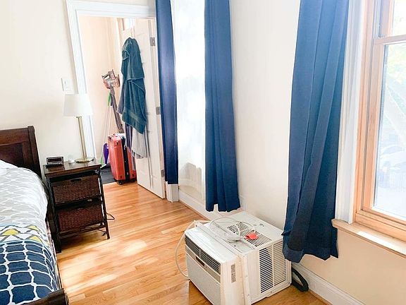 4th image of 31 Broome St #2