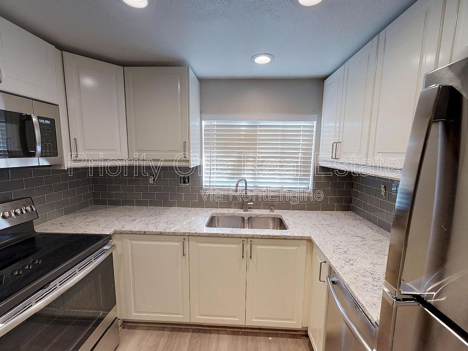 1st image of 2876 Englewood Way