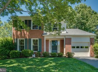 8236 Crackling Fire Dr, Gainesville, VA 20155